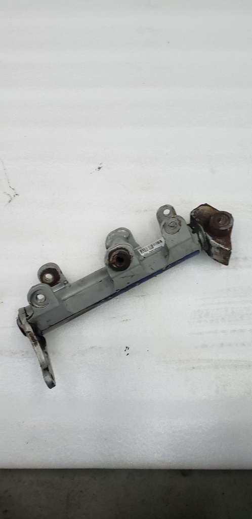 SPINDLE, STEERING - LE 05%