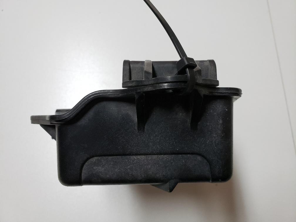 HOLDER, BATTERY