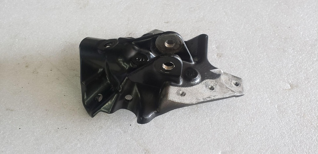 Holder, Absorber 2 - 8KC-F377J-00-00 yamaha