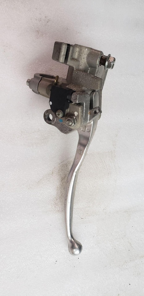 Rr. Master Cylinder As 05%