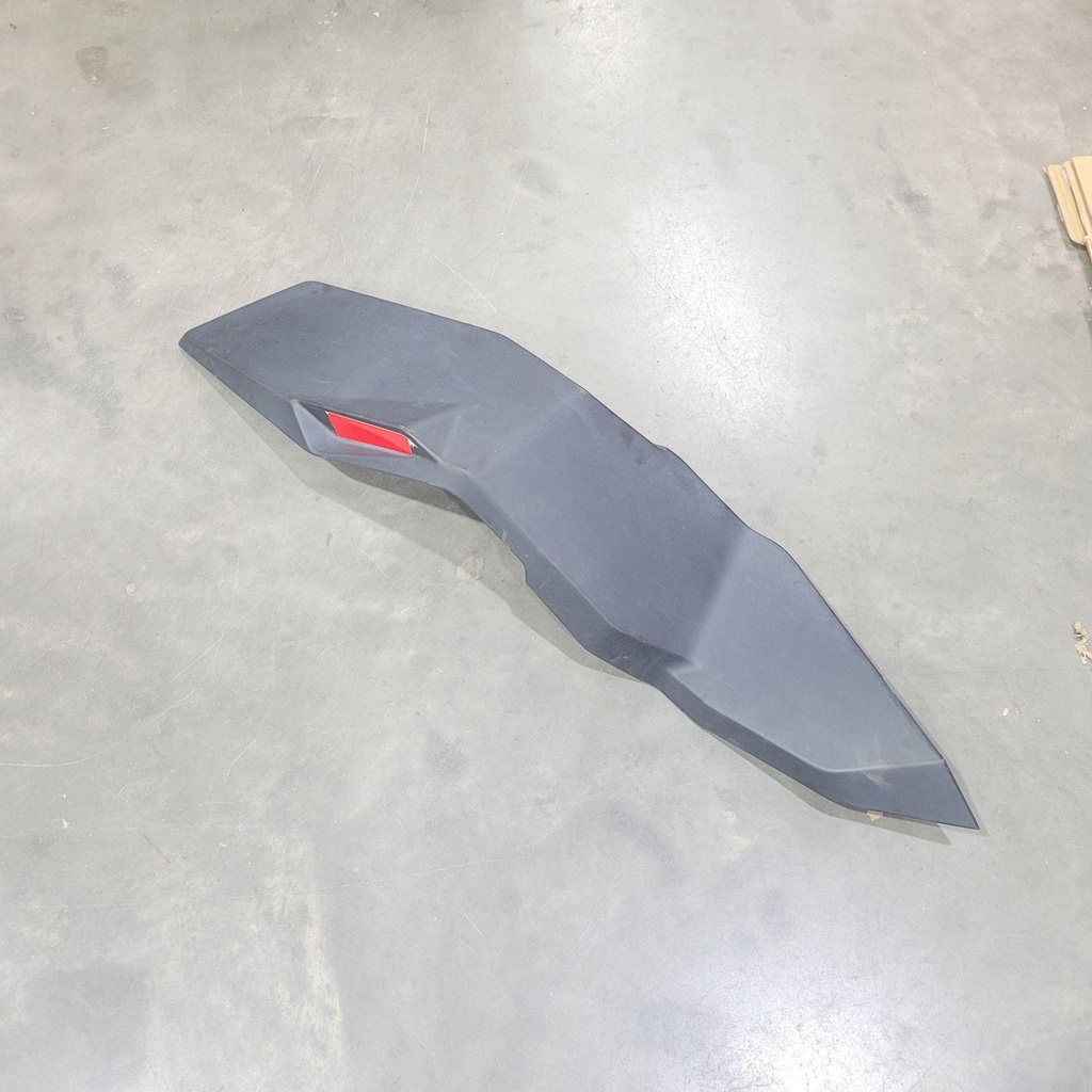 fender, rh rear wheel