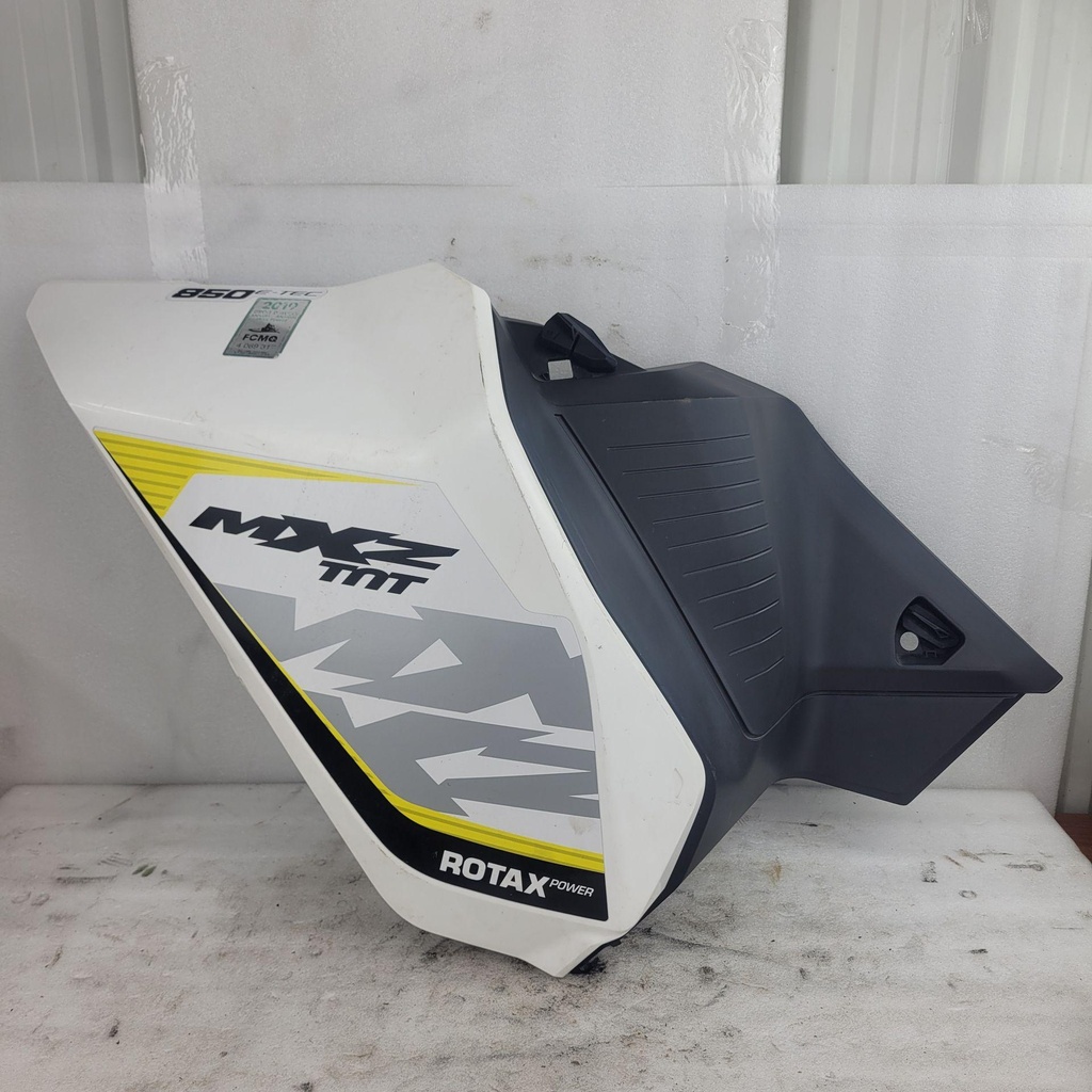 white, lh panel