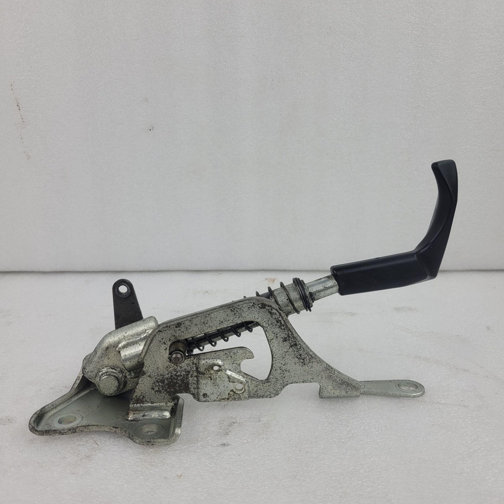 [8ER181740000-001] knob, shift lever