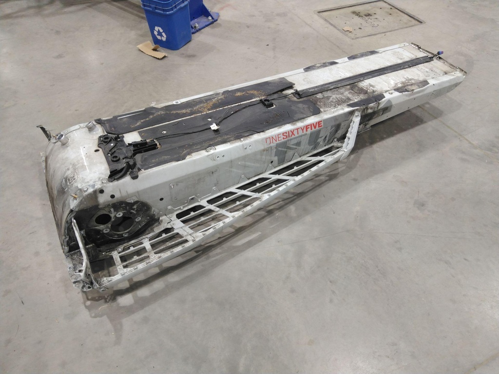 [415130402-001] catalyst gray, chassis tunnel module 165"