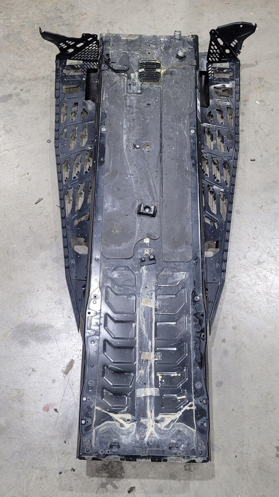 [415130381-001] Deep Black, Chassis  137"