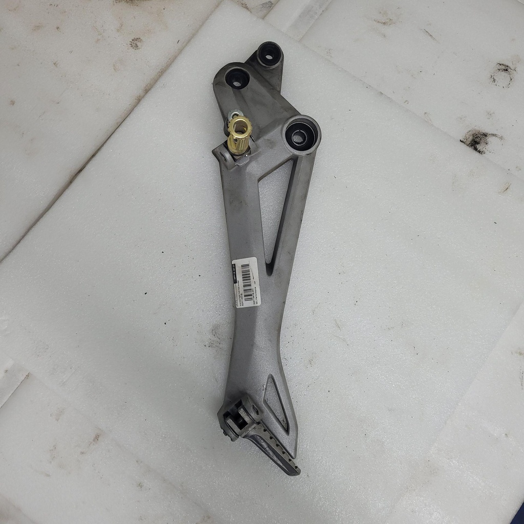 [82411441B-001] bracket right foot rest holder