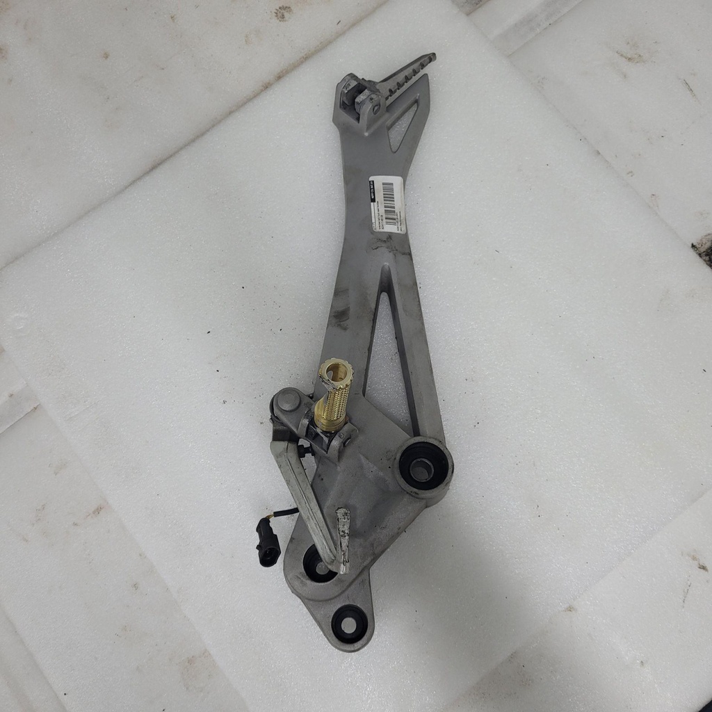 [82411451B-001] bracket left foot rest holder