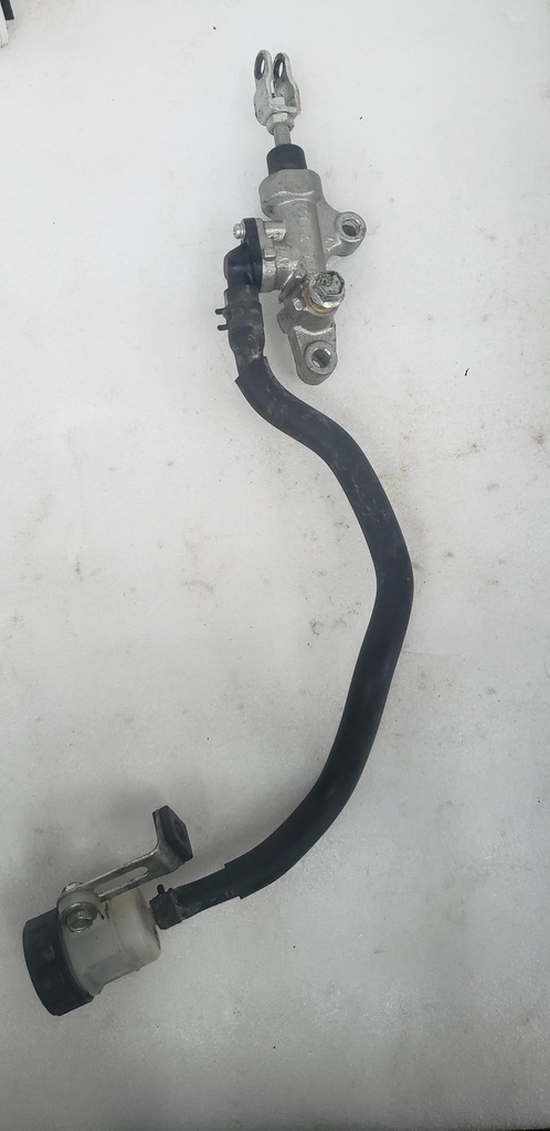 Rear Master Cylinder Assy - 1S3-2580E-00-00 YAMAHA