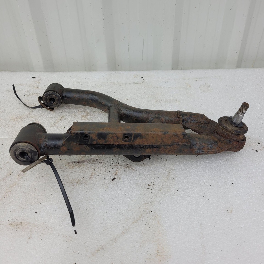 [CF01146] front upper arm, rh (CF01146)