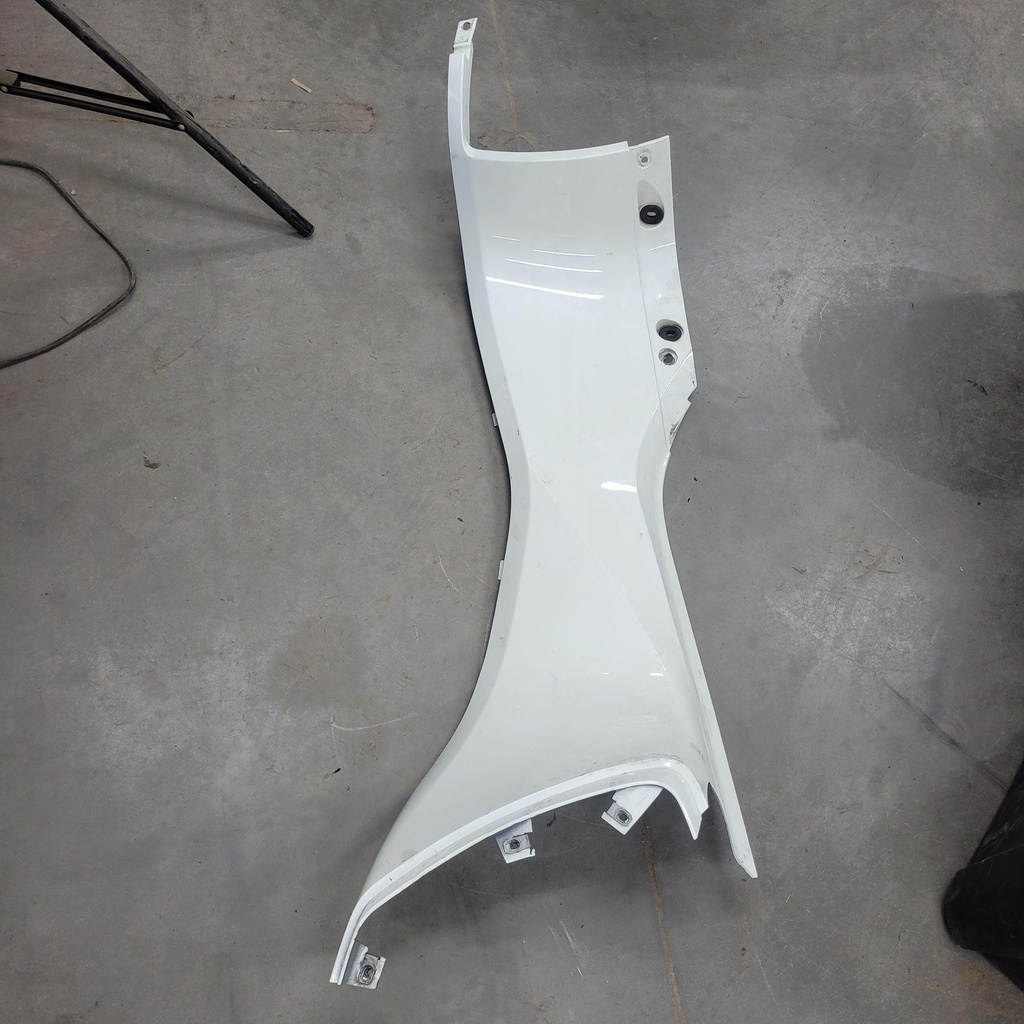 [705006178-001] white lh lateral panel white model