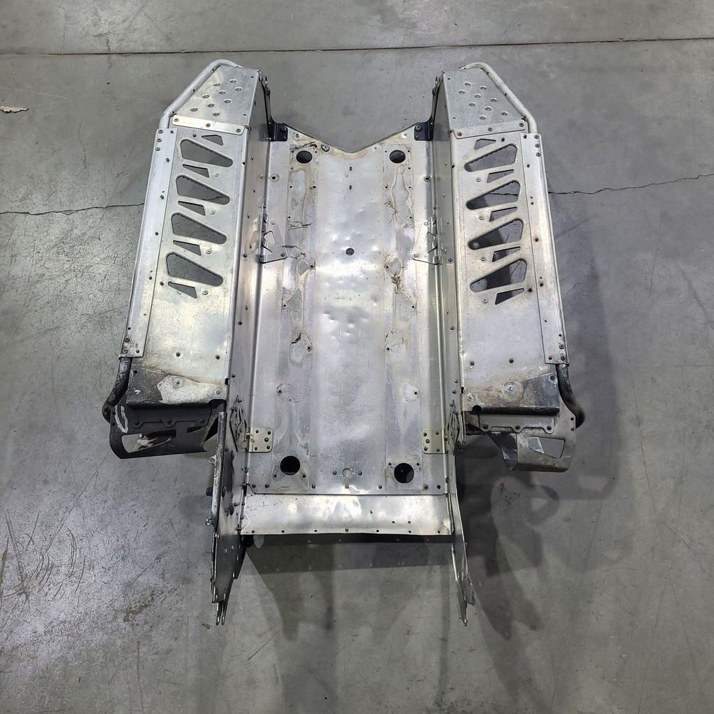 [2204613-1241-001] kit-chassis 600 sb 136 nt/mblk