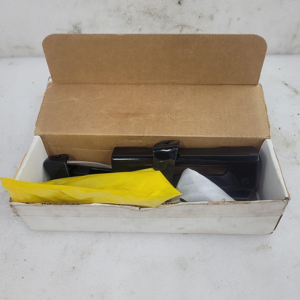 [SMA8KV411000-001] Square Tow Hitch