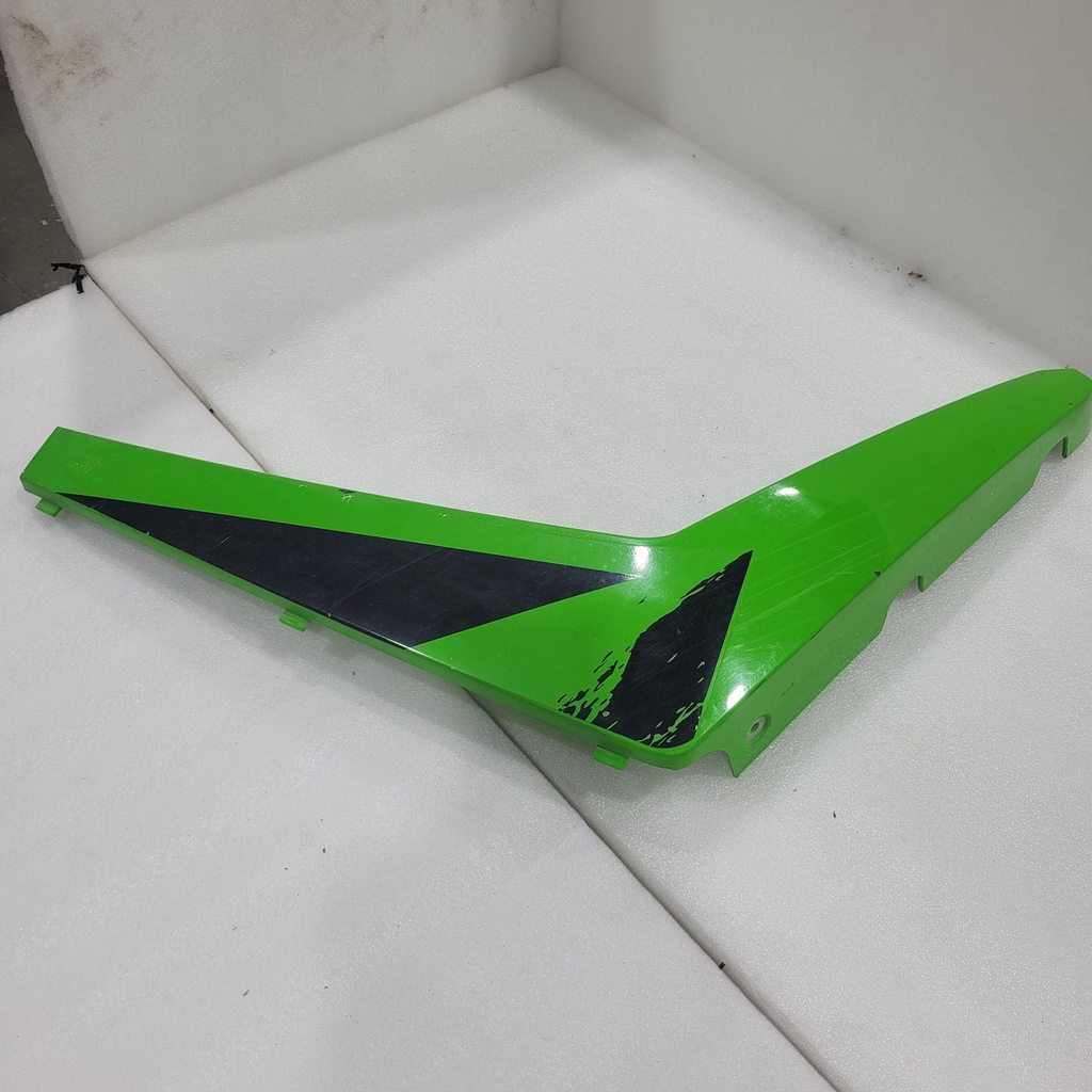 [5506-562-001] fender,rear-rh-team arctic green