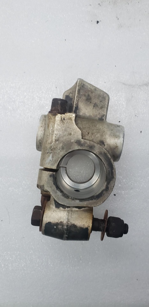 [84M2377E0000-001] BRACKET 2 - 84M-2377E-00-00 yamaha