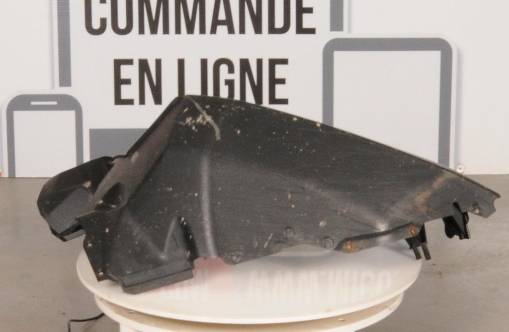 [5718-791-001] Plate, Skid - Left - Black (inc. 13-22) (5718-791-001)
