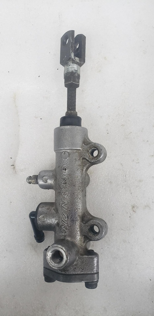 [705600543-001] master cylinder (705600543-001)