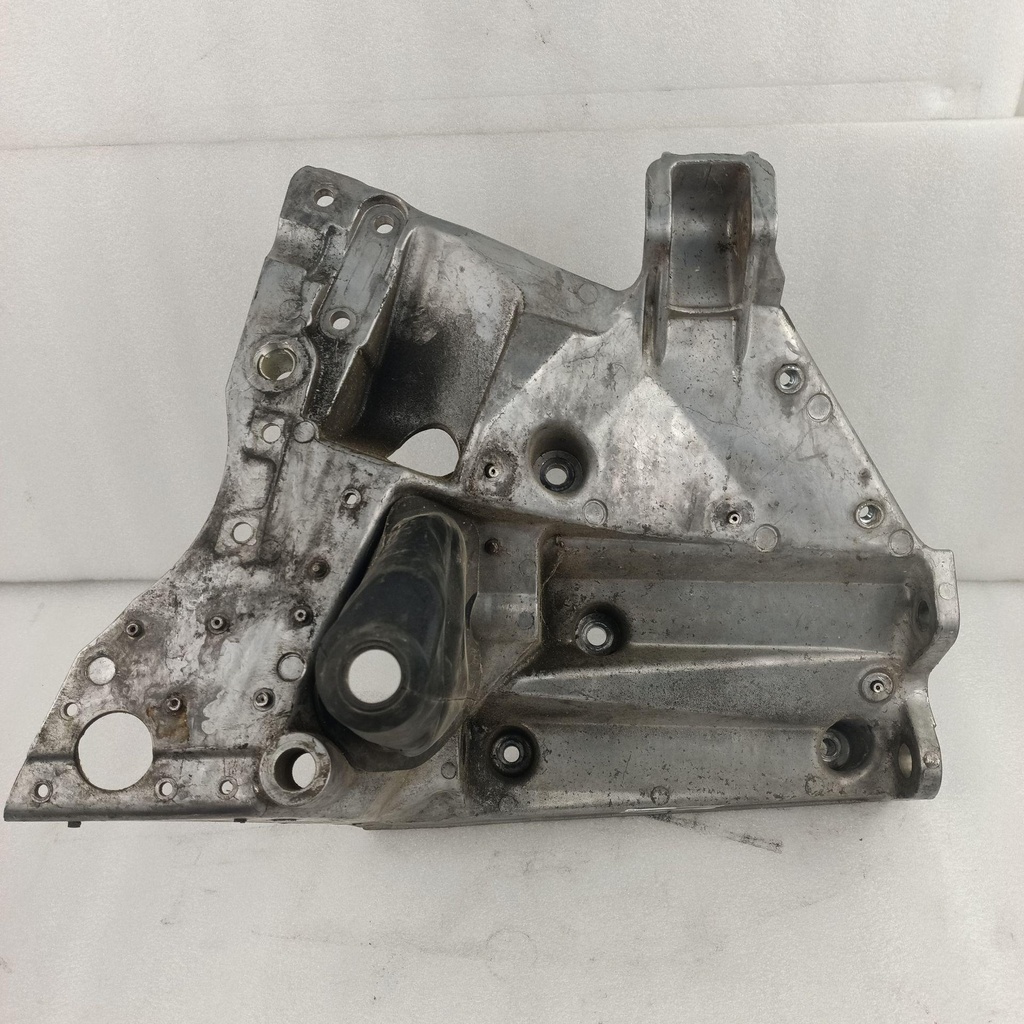 [8FAW21981500-001] . .bulkhead 2 (8FAW21981500-001)