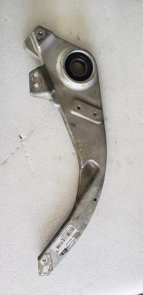 [8JPG76311000-001] housing, bearing (8JPG76311000-001)