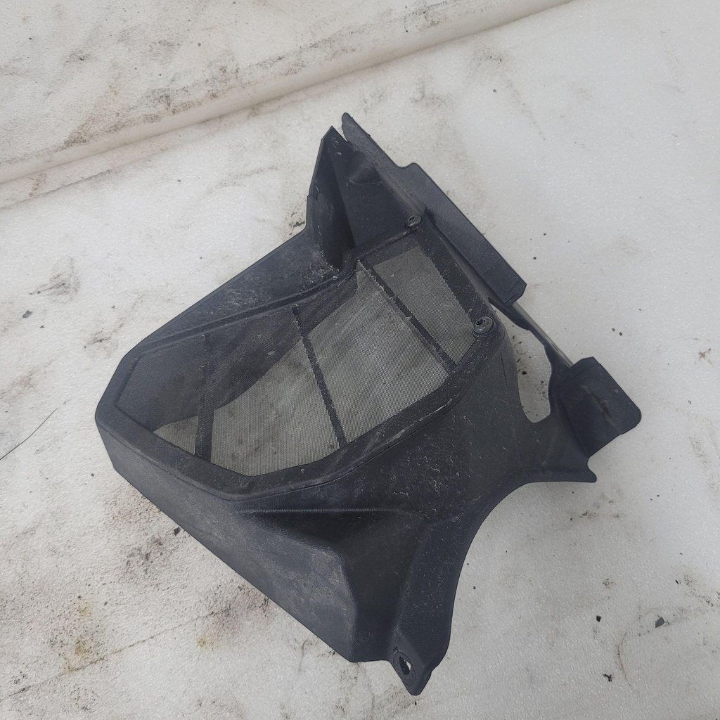 [8KCK715M0000-001] Bezel, Vent 2 (8KCK715M0000-001)