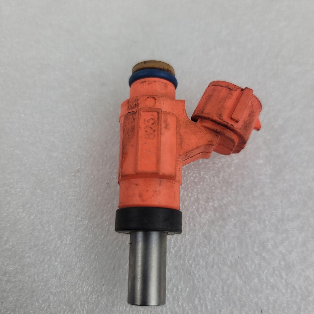 [8KJ137610000-001] injector (8KJ137610000-001)