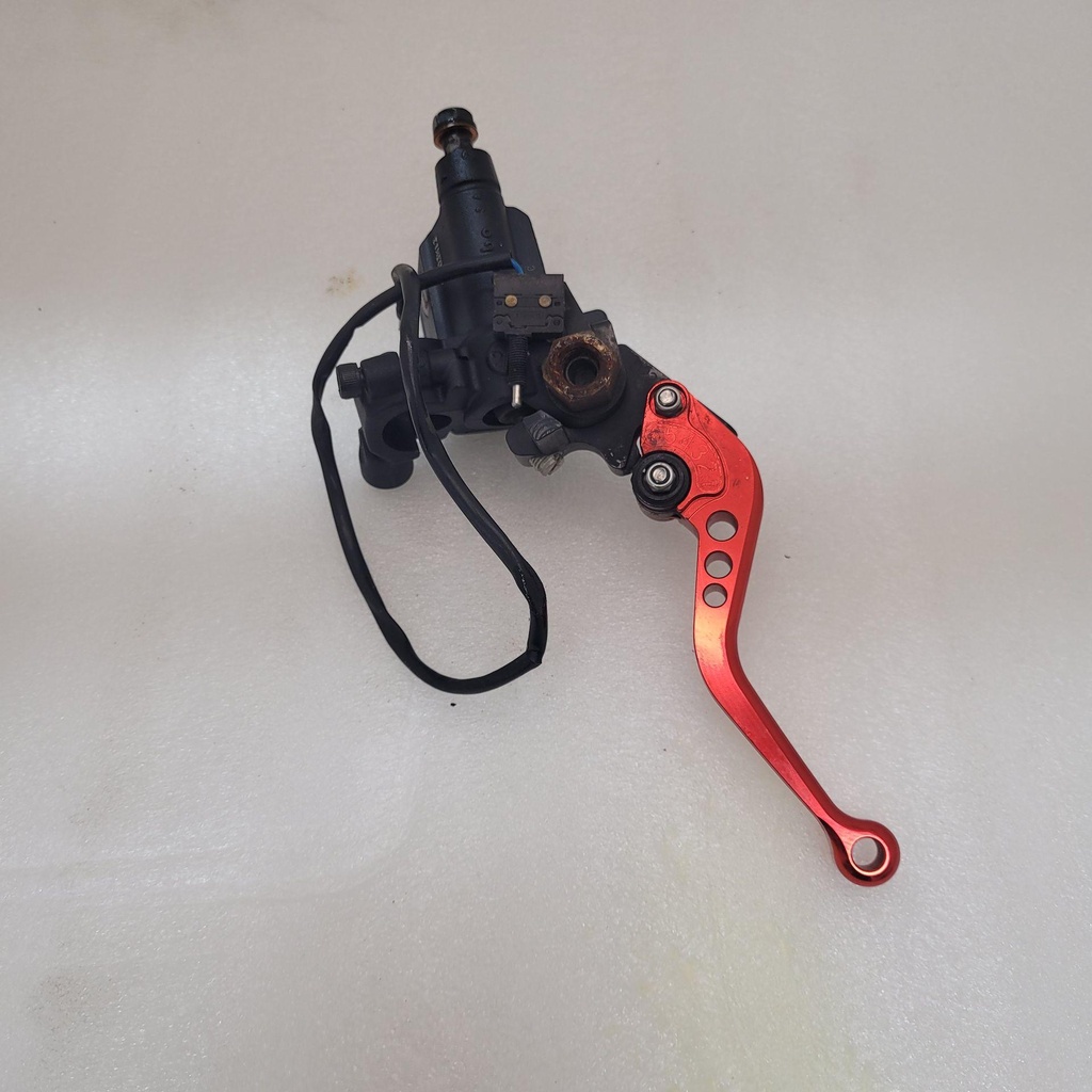 [63040511A-001] clutch master cylinder