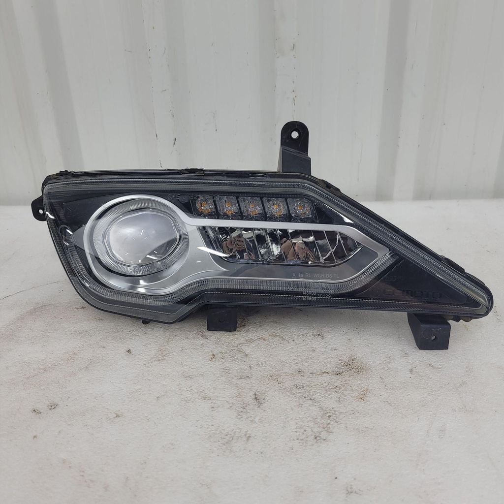 [CF00779] right hand headlight