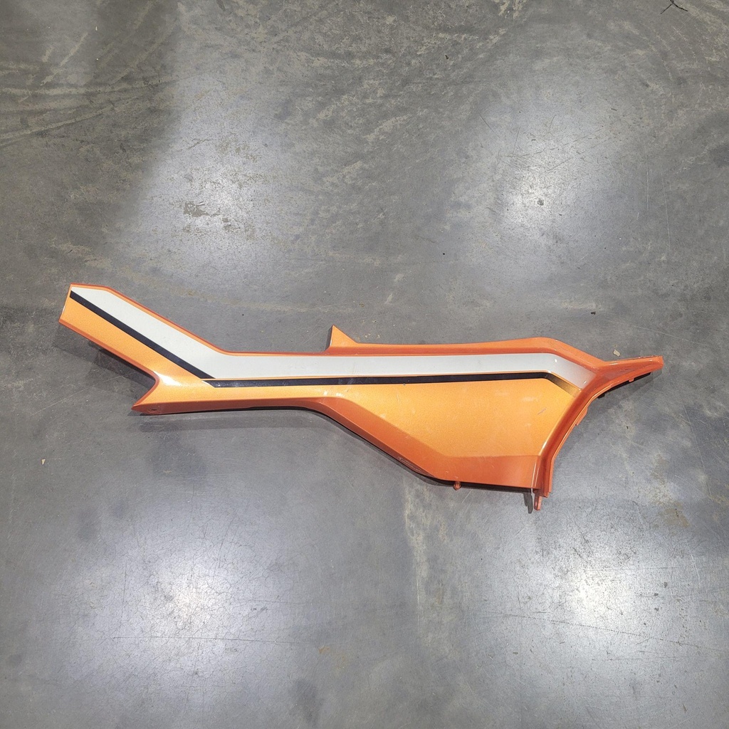 [CF00959] right hand side cover, lwb (crystal orange)